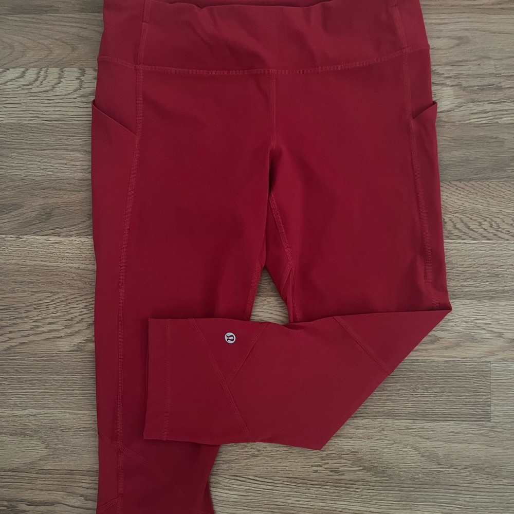 LuLuLemon crops - Picture 2 of 4